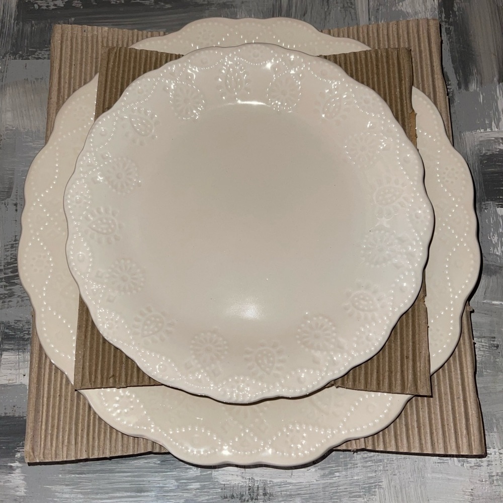 Pioneer women plate set